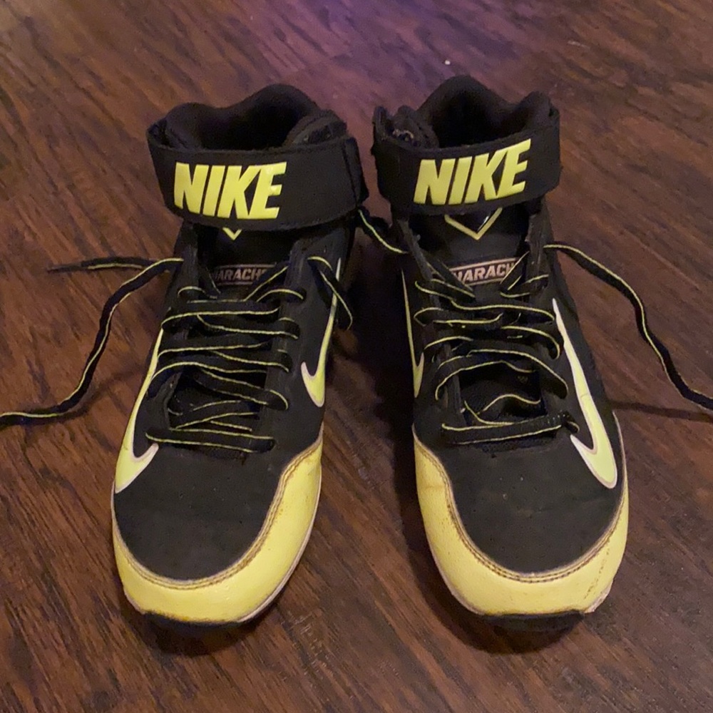 Yellow and black boys NIKE baseball cleats ($6)